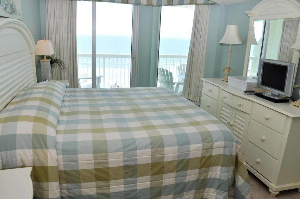 Paradise Pointe 5B - 3 Br condo by RedAwning