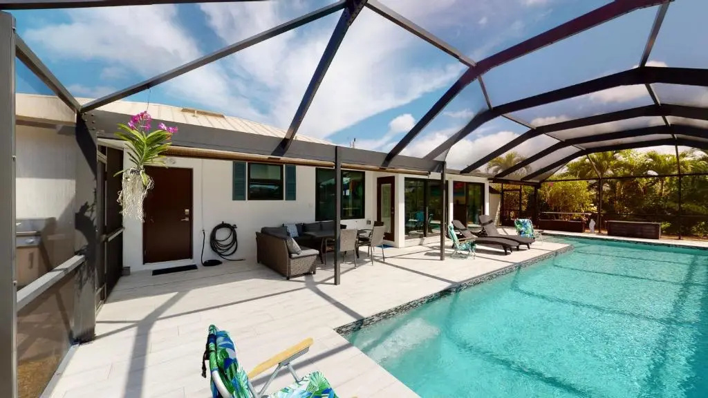 2 Bed Waterfront House I Minutes Away From The Beach