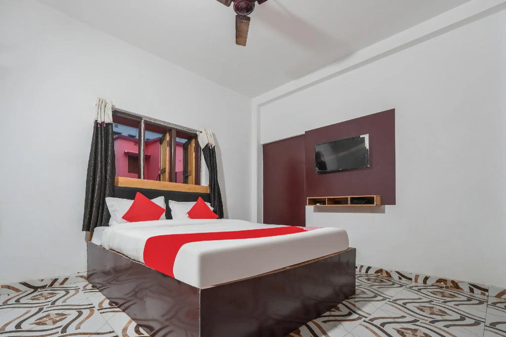 OYO 81506 Ares Residency