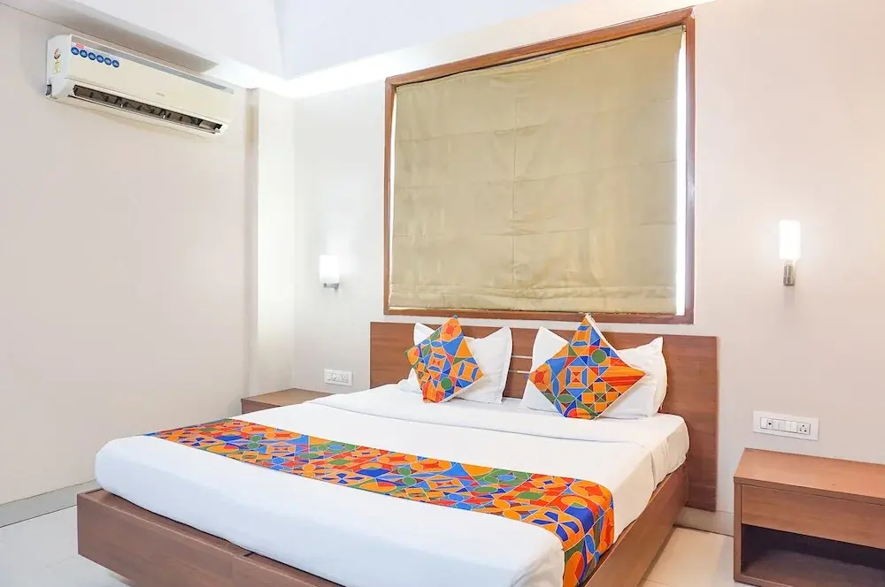 FabHotel Classic Executive - Nr Sasvad Road Railway Station