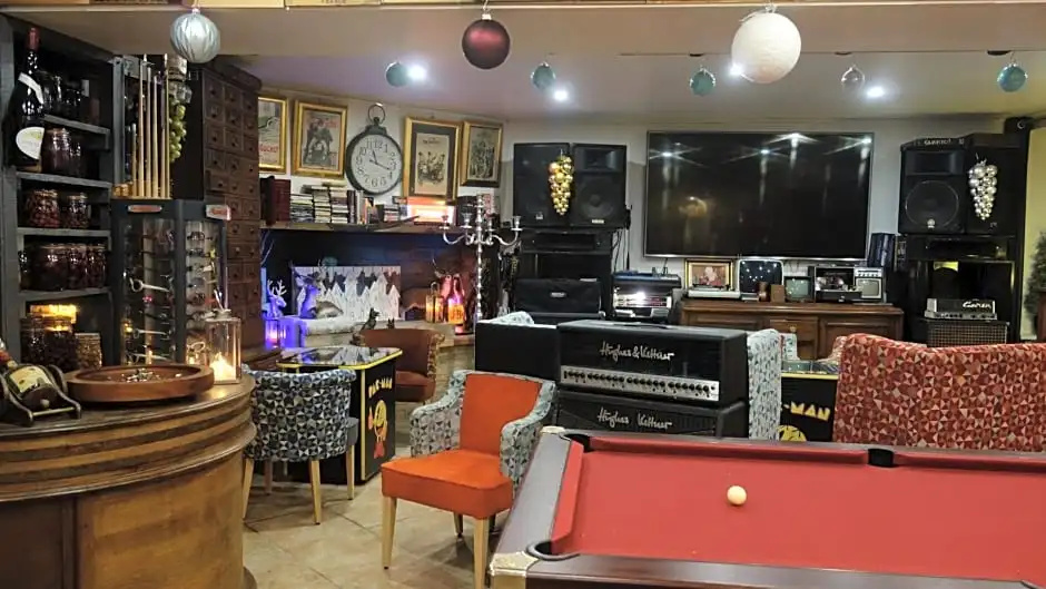 Hostelry Music Repetition
