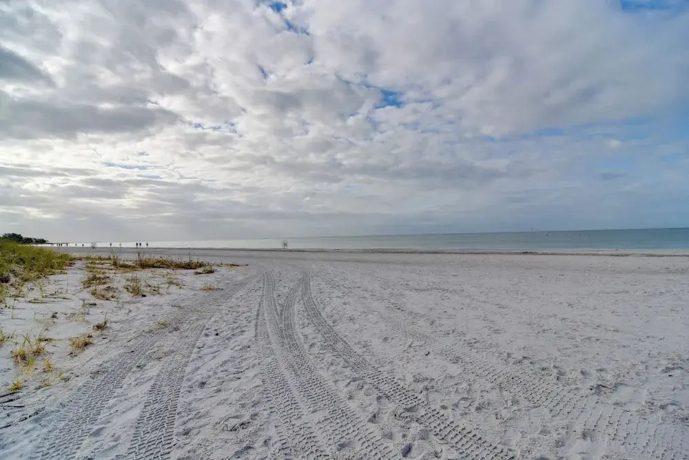 Condo w/ Community Pool - Walk to Madeira Beach!