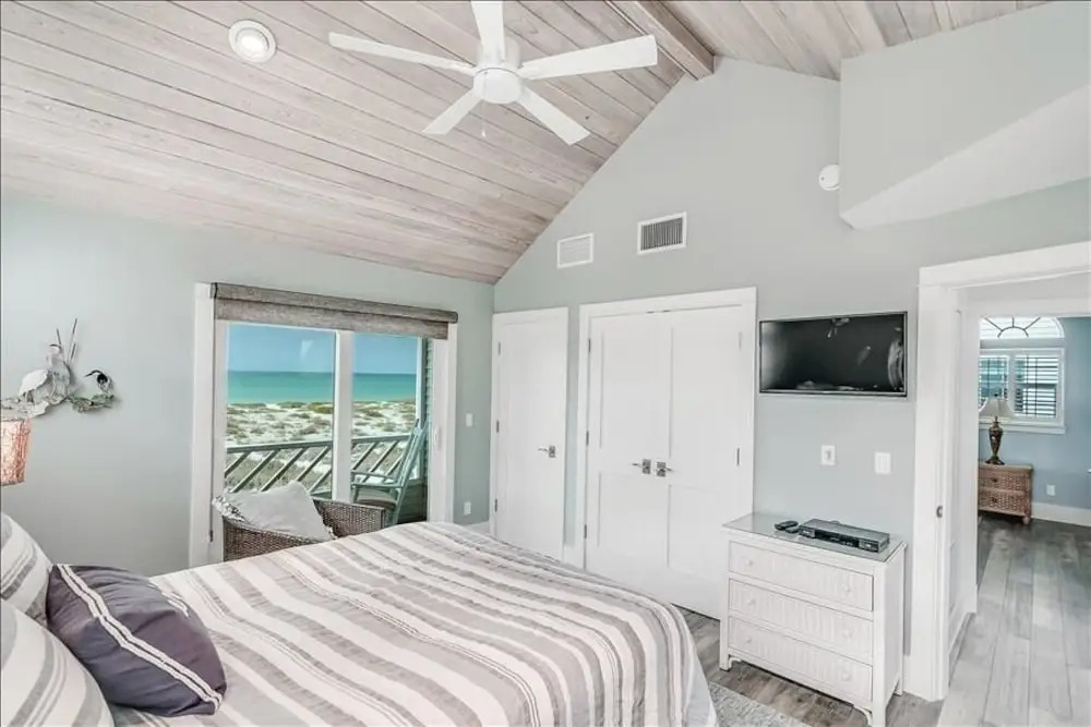 Island 11 - 3 Br home by RedAwning