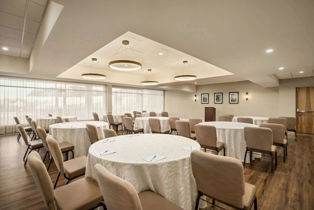 Wyndham Newport Hotel