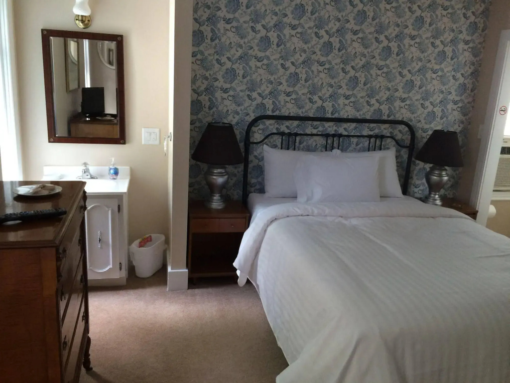 Seaway Manor B&B