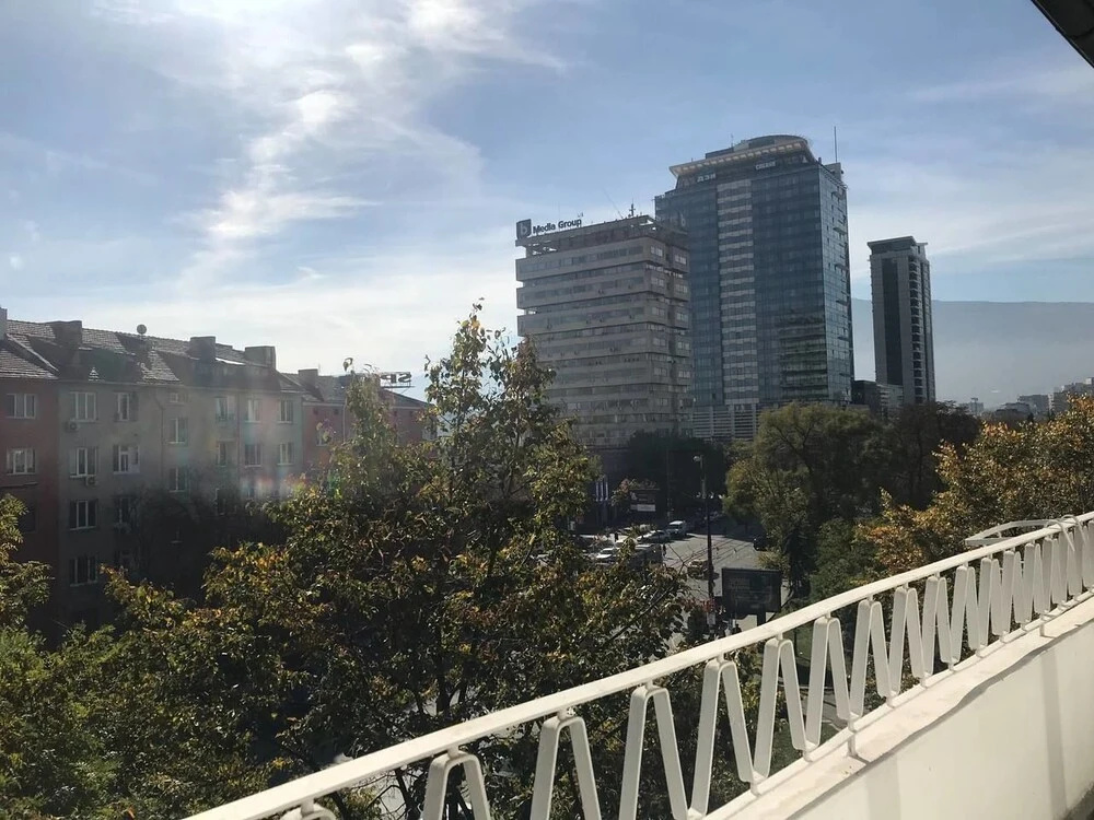 FM Deluxe 2-BDR Apartment with Terrace - Central City View