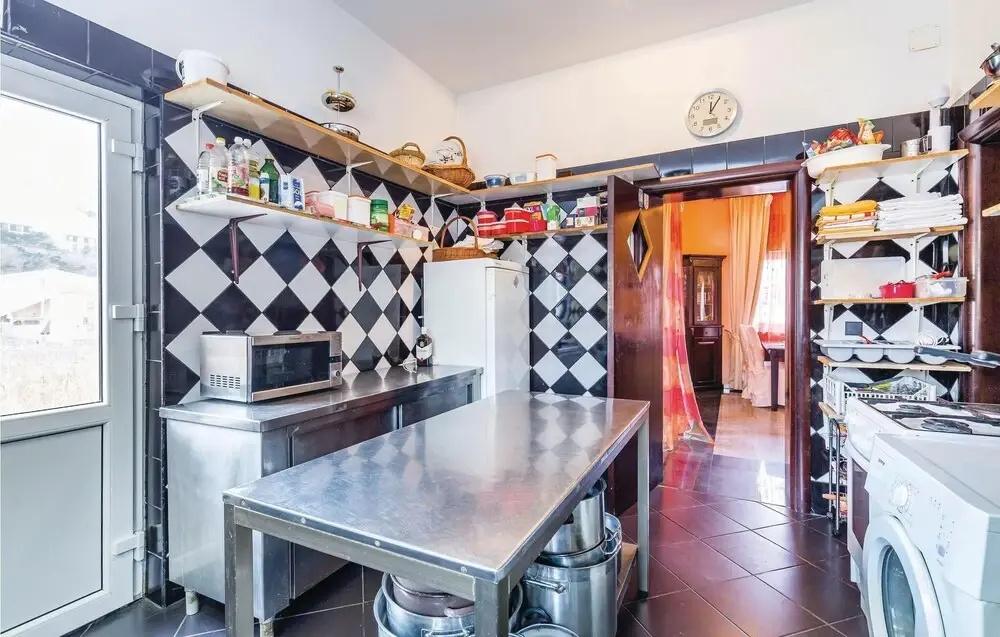 Beautiful Home In Metajna With Wifi