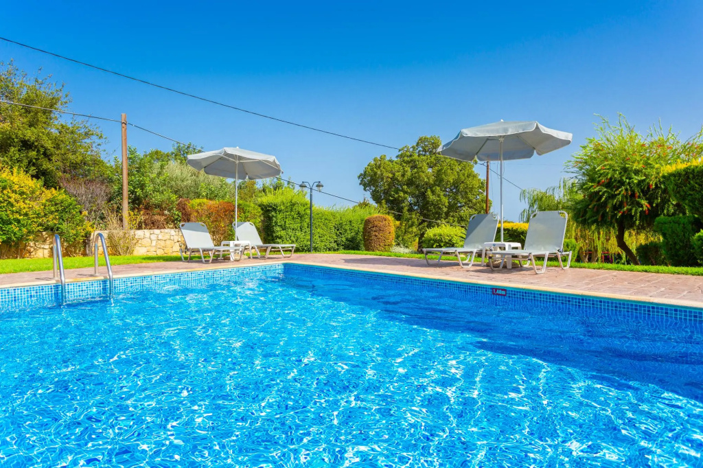 Villa Georgia Large Private Pool Walk to Beach A C Wifi Car Not Required - 1976