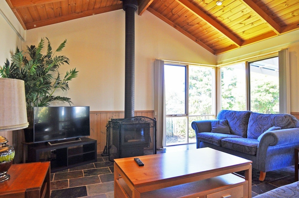Archies Beachside Abode - Pet Friendly (Outside Only)