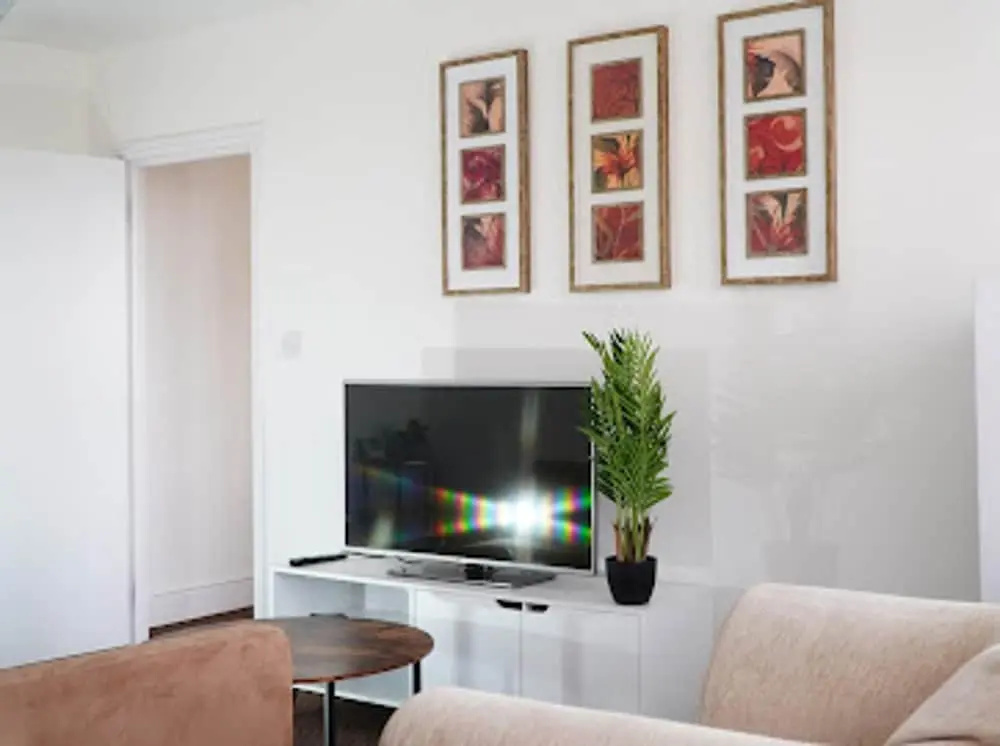 Clean, Spacious 2-bed Apartment in Brierley Hill