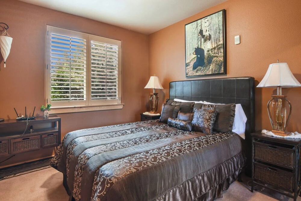 Crystal Charm Amazing 3 BDR Condo Close to Beaches, Casinos, & Skiing!