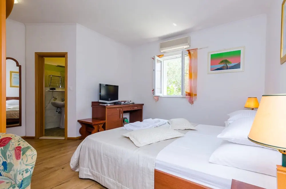 Apartments & Rooms V&M