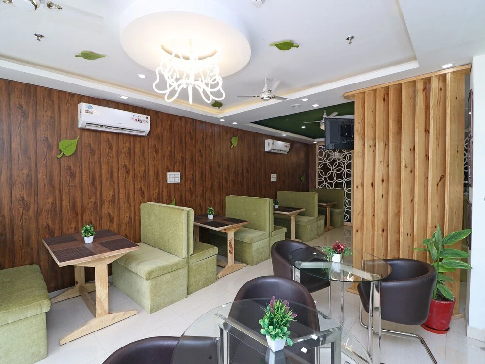 OYO 14909 Hotel Vivid