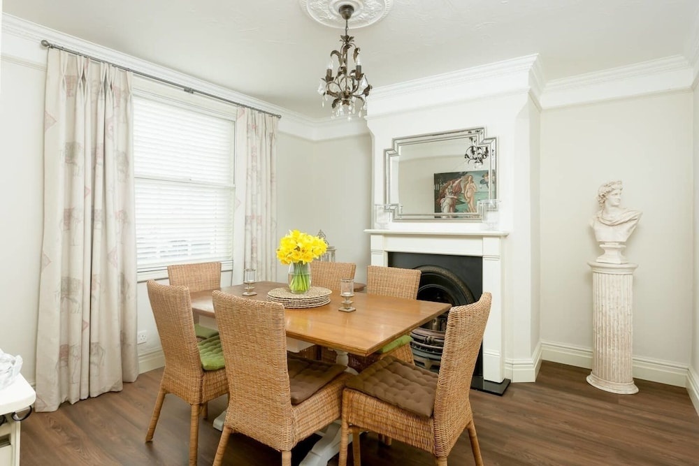 Stunning 2BD property w/ garden in Salisbury