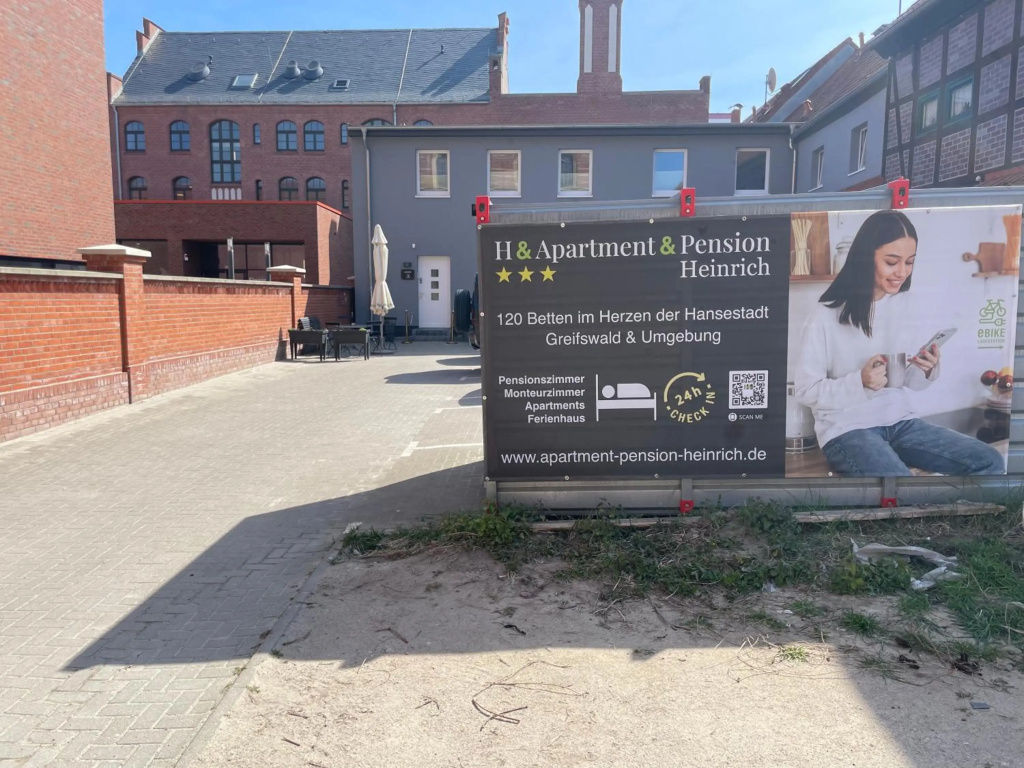 H& Einzel- und Doppelzimmer im Zentrum jedes Zimmer mit Küchenzeilen - 24h Check In Pension Heinrich