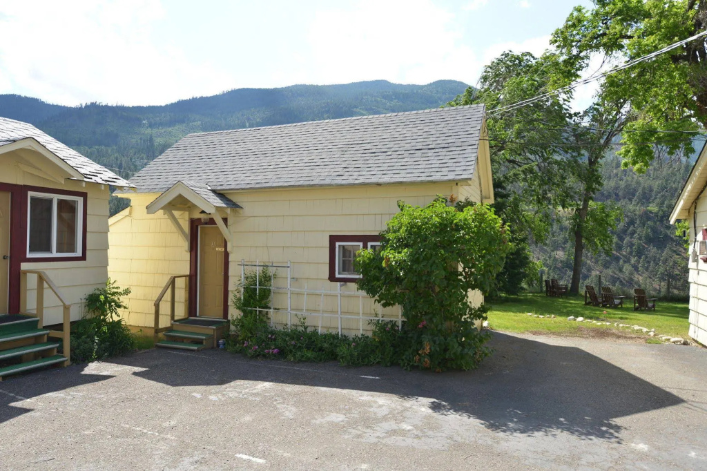 Totem Motel