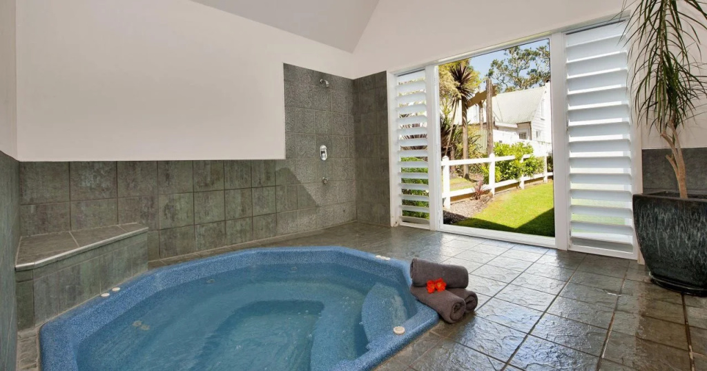 Hananui Lodge and Apartments