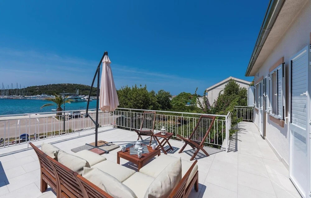 Amazing Home in Rogoznica With Wifi and 3 Bedrooms