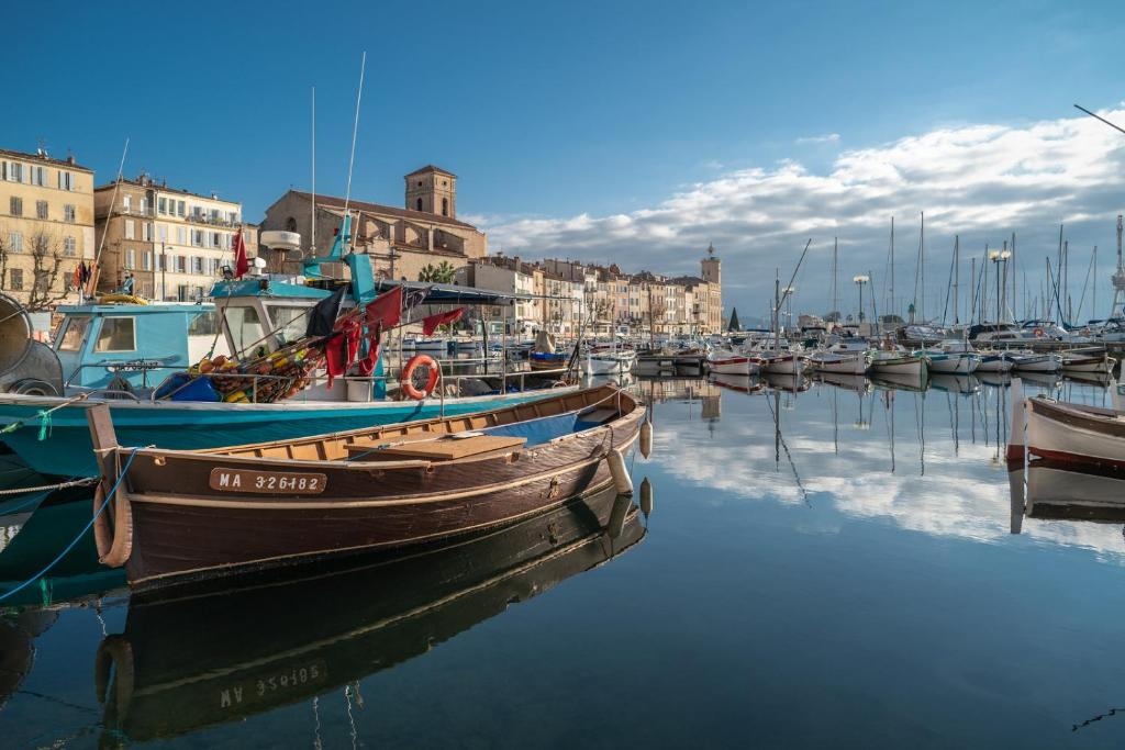 Appartement récent, plages à pied, 3 chambres, 95 M2, jardin et parking