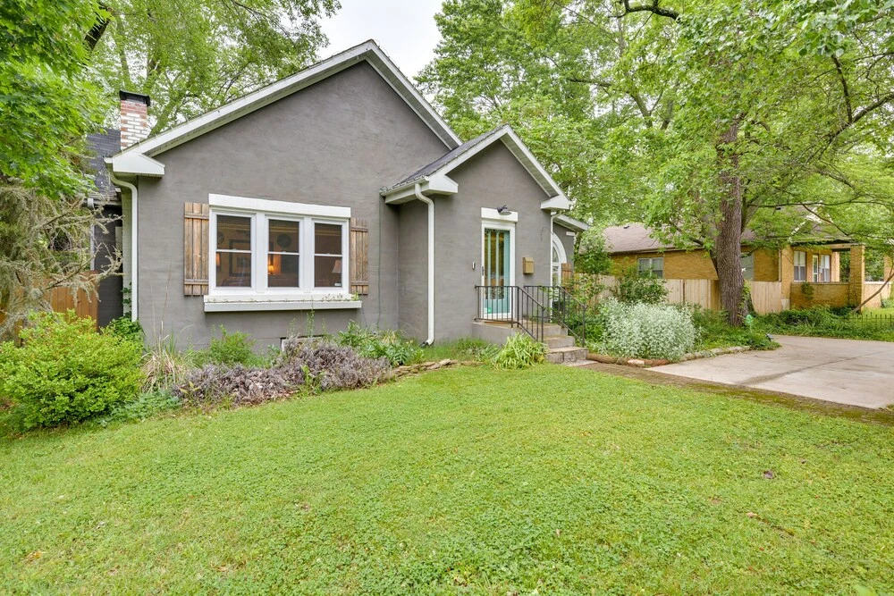 Whimsical Cottage Near Springfield Art Museum!