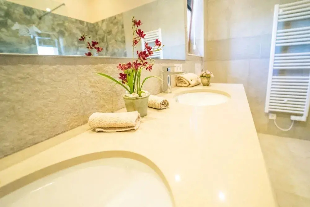 VMG Private Suites - Adults Only