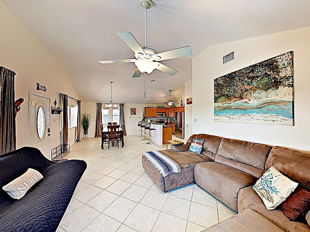 650 Sandpiper Circle Home 3 Bedrooms 2 Bathrooms Home