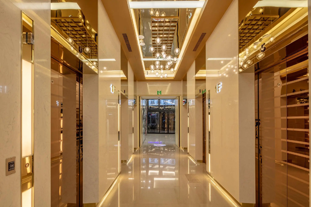 Roaders Plus Hotel - Taipei Station
