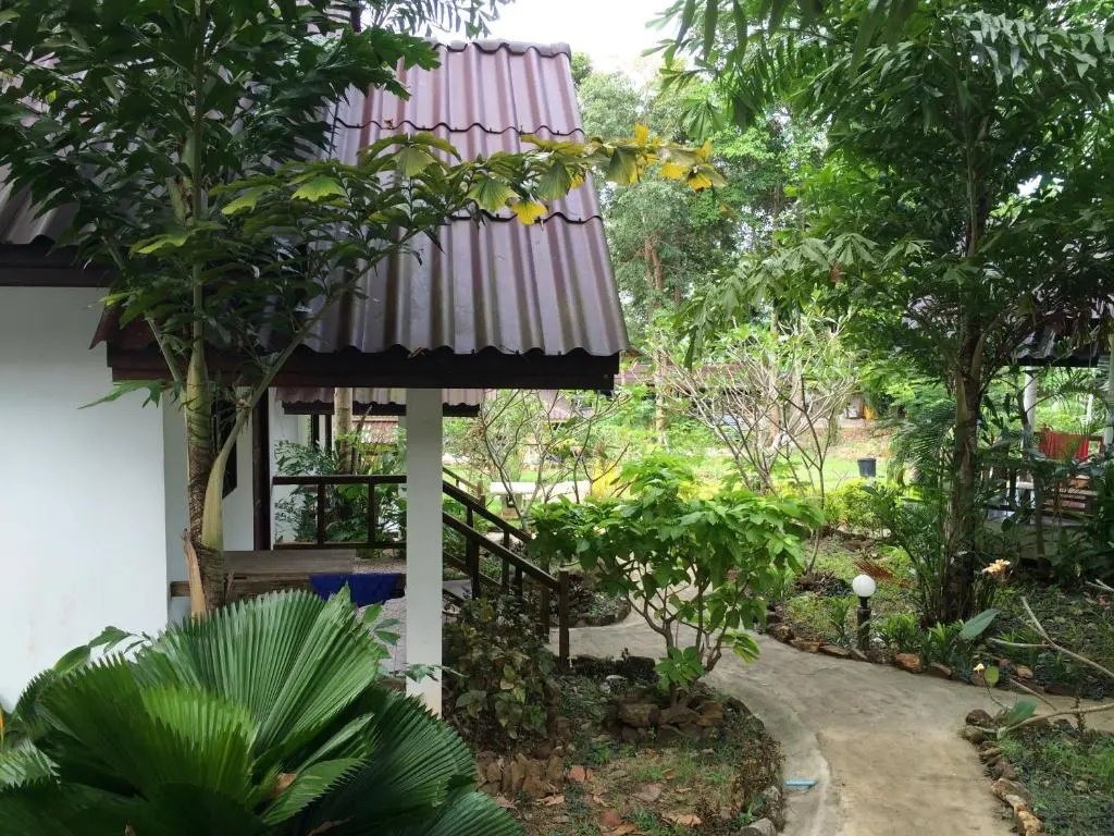 Baansanook Resort & Swimming Pool