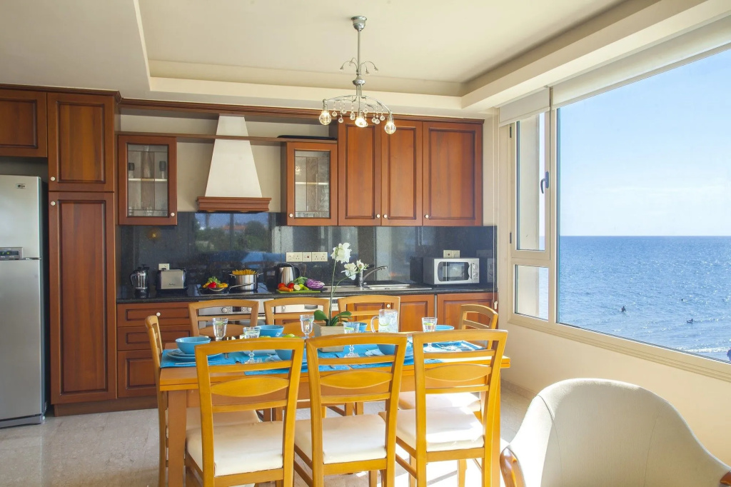 Mackenzie Beachfront Eftyhia Suite