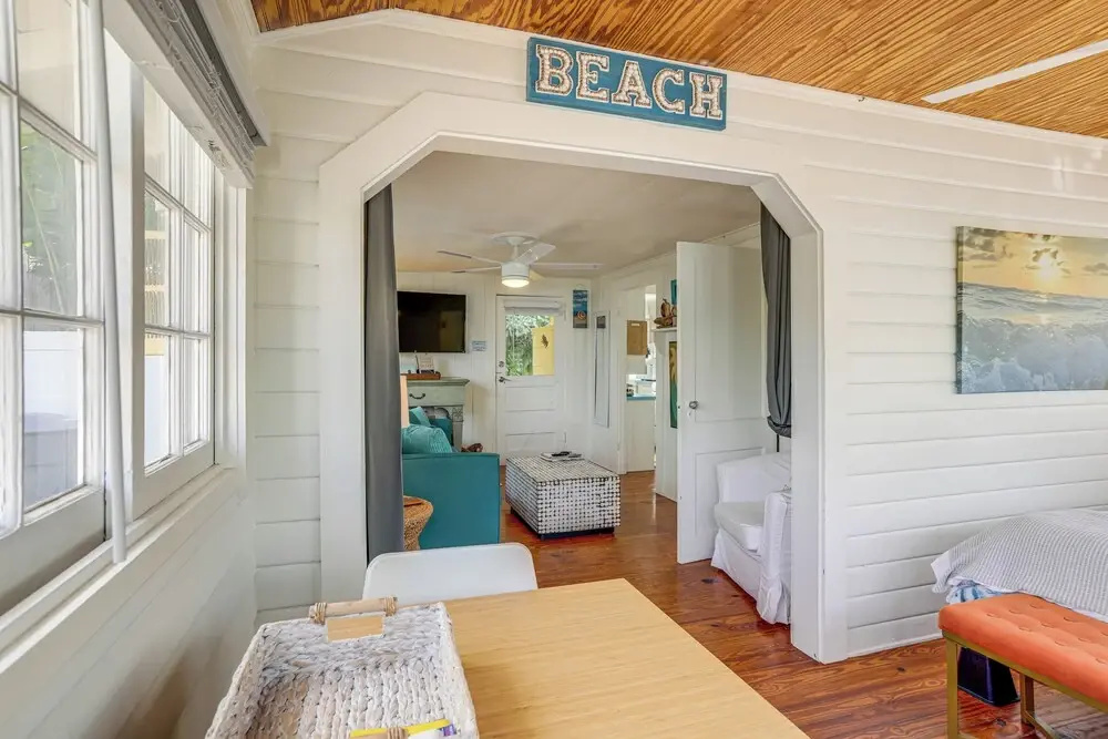 Sunny Treasure Island Bungalow, 200 Steps to Beach, Treasure Island