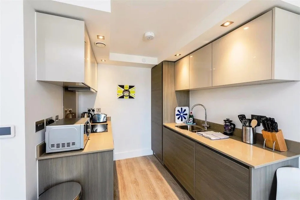 Flying Butler - Edgware Apartments