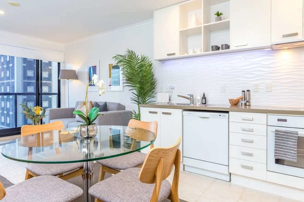 Cozy City Apt | Pool, Gym & View | Zodiak Stays