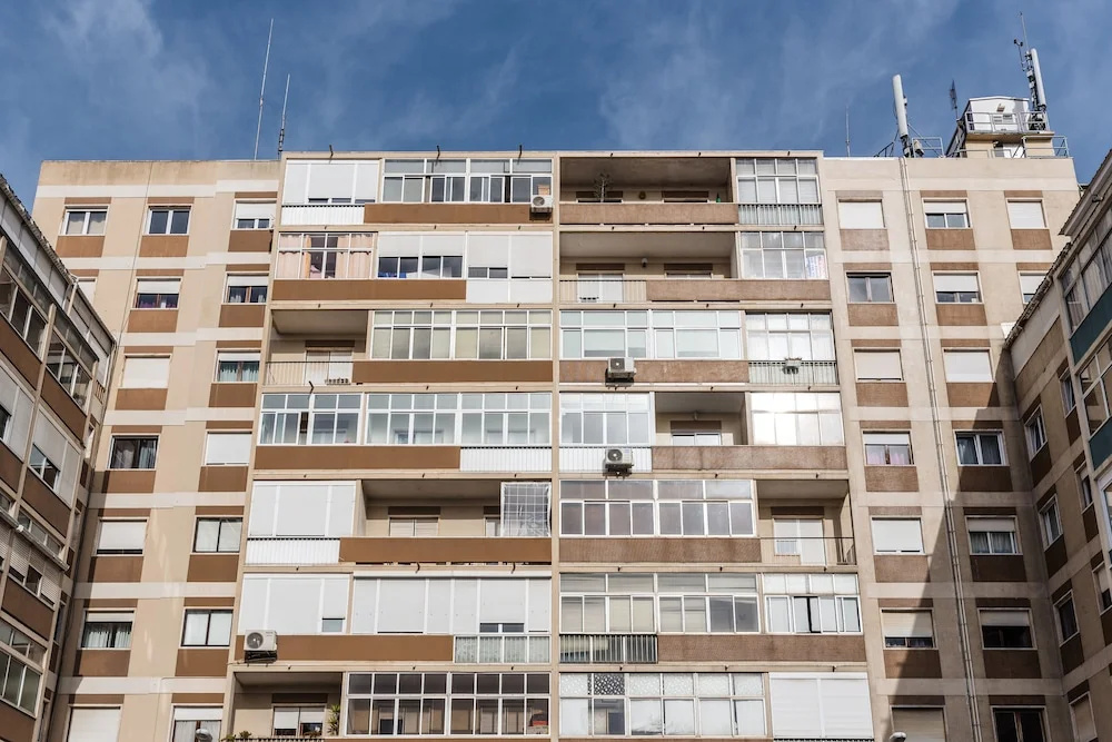 Light-Filled Apt, w/ Free Pick-Up By TimeCooler