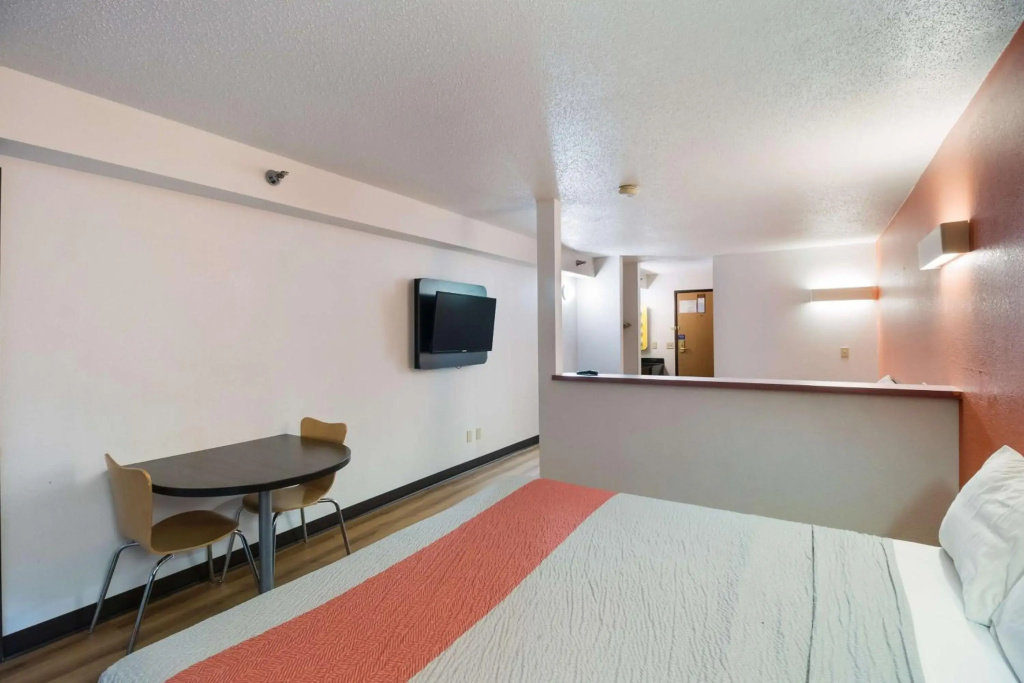 Motel 6 Davenport, IA