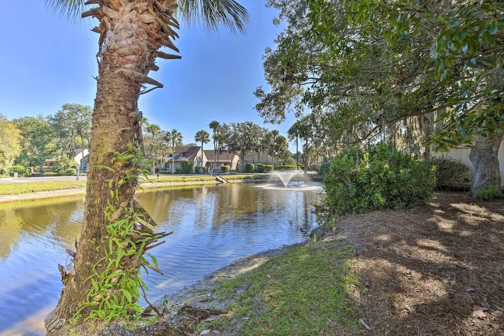Palmetto Dunes Villa with Deck and Lagoon Views!