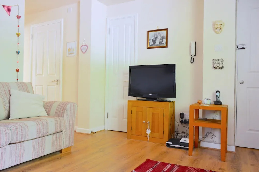 Amazing Quiet 1 Bedroom Flat with Charming Garden