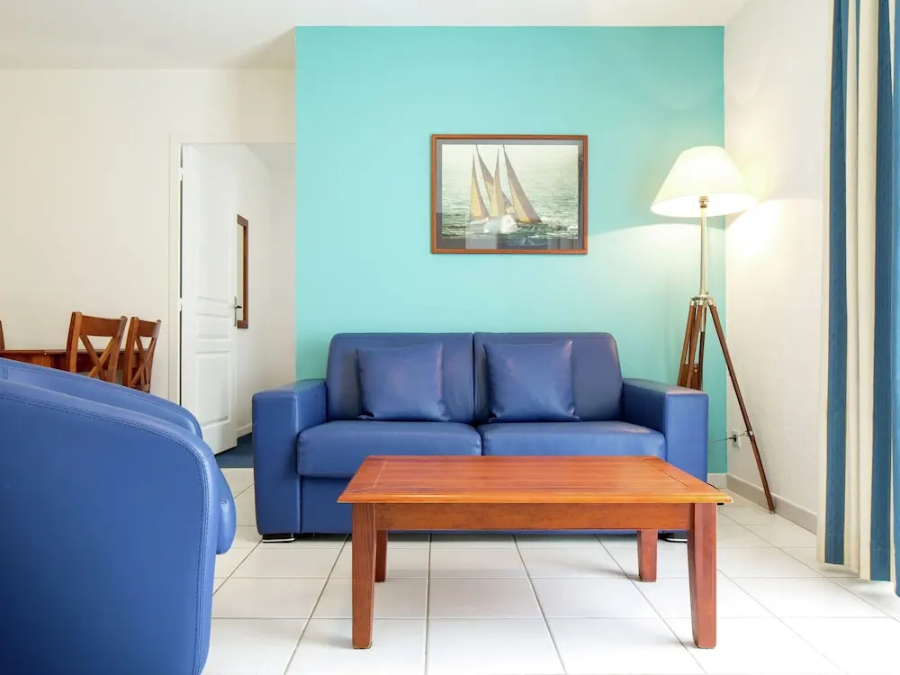Marine Apartment With Dishwasher in Harbor Town