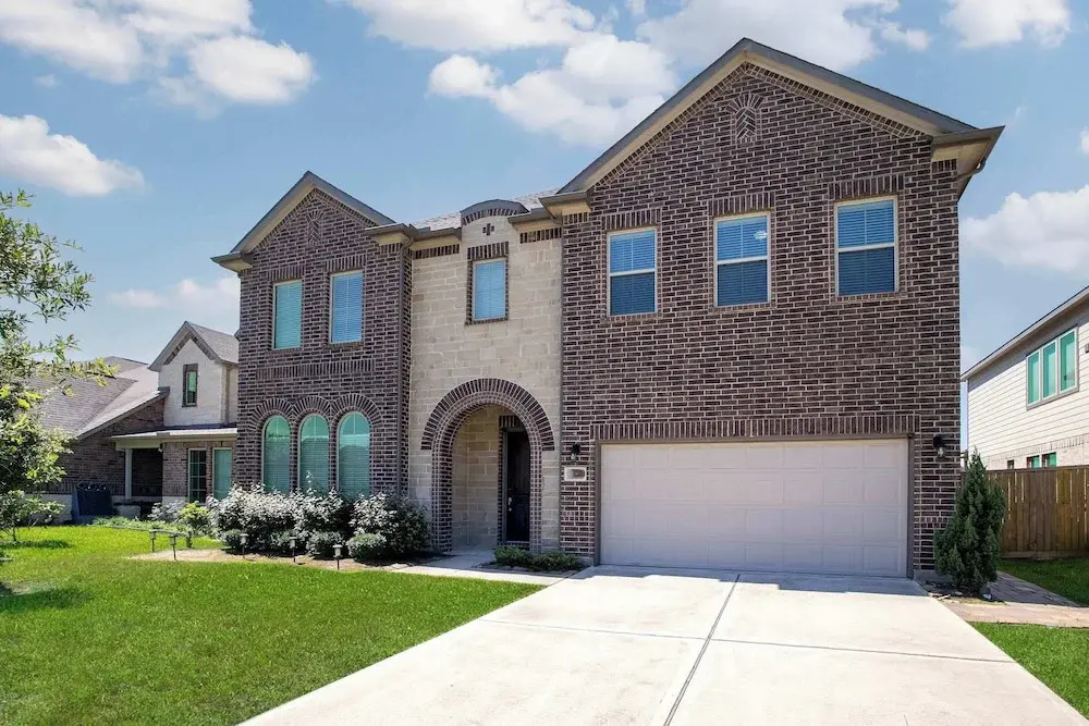 Lakeview Mansion A Chic Estate