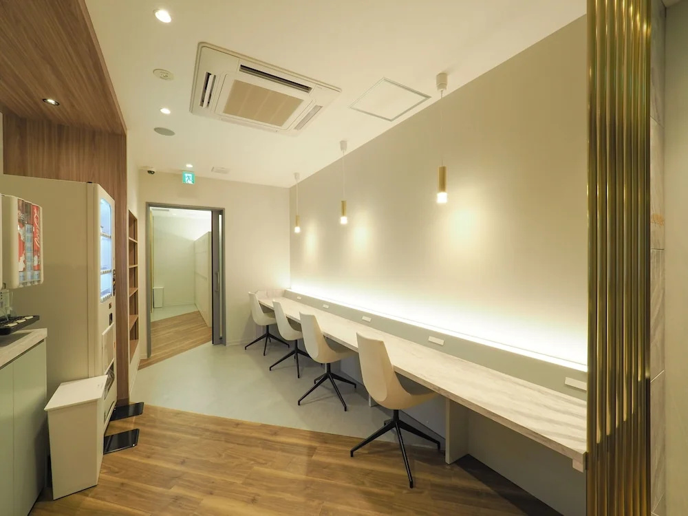 Leo Yu Capsule Hotel Funabashi