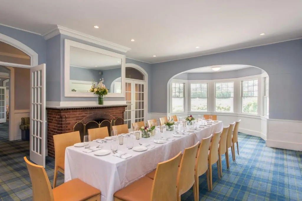 Breakwater Inn