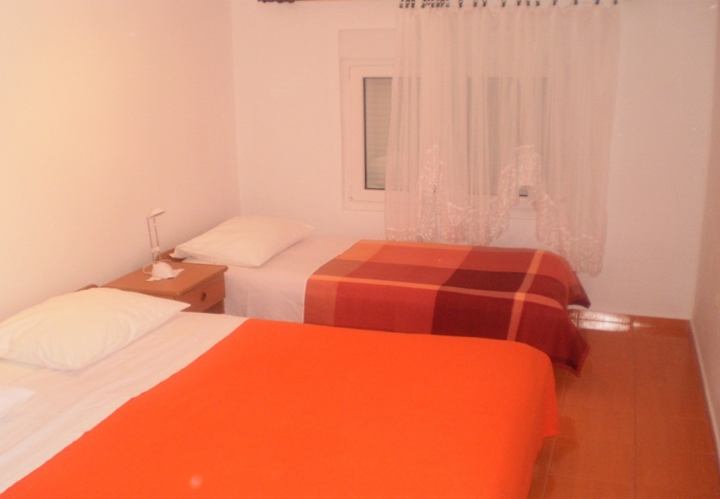 Apartment Midi - with two apartments: A2 Petrcane, Zadar riviera