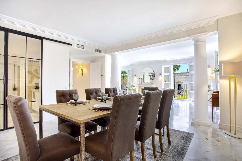 Spectacular 4BD apartment near Alcazar. San Fernando