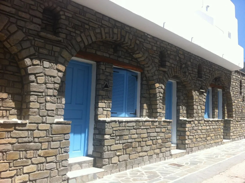 Louiza Hotel
