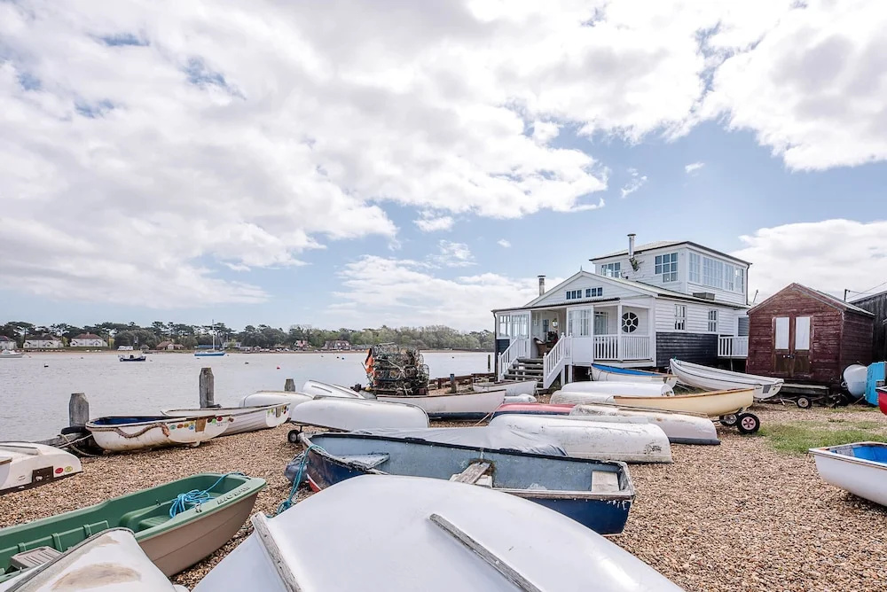 The Boathouse in Felixstowe Ferry - Stunning Waterfront Property
