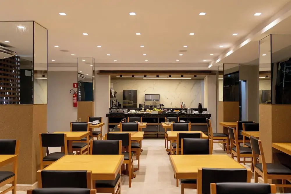 Aira Hotel