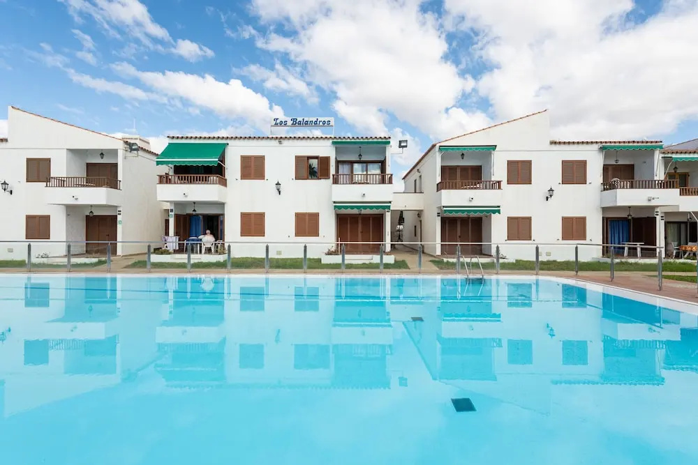 Nice Apartment Swimming Pool, Parking and Terrace
