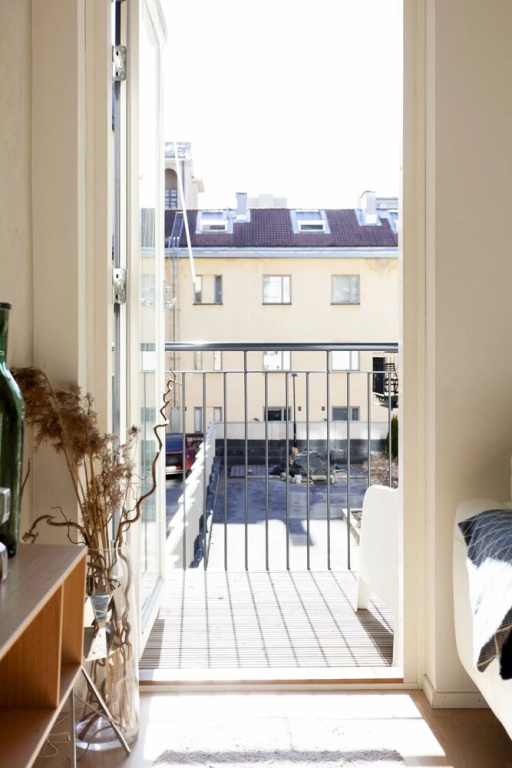 Stylish Bright 42m2 Studio with Balcony