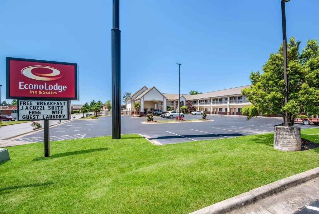 Bryant Inn And Suites