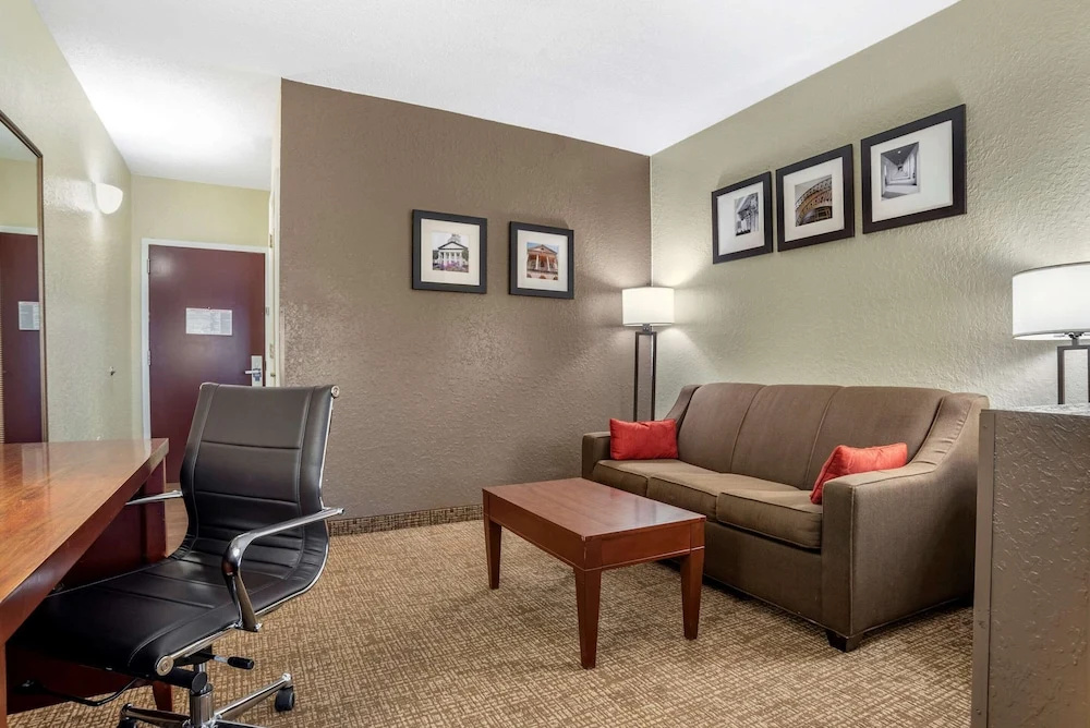 COMFORT INN and SUITES MARIANNA