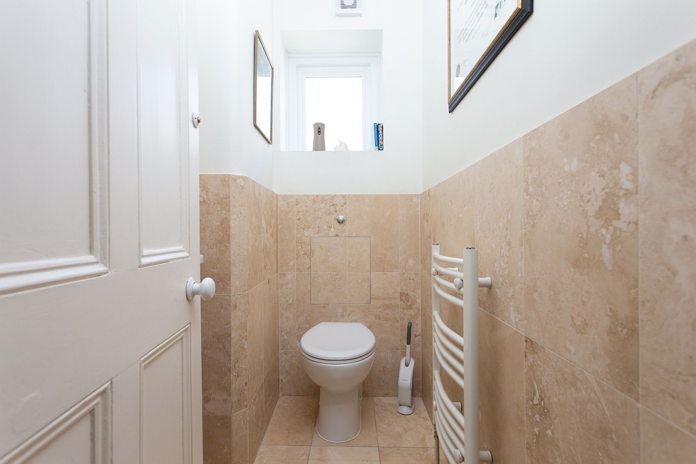 4 Bedroom Home In South London